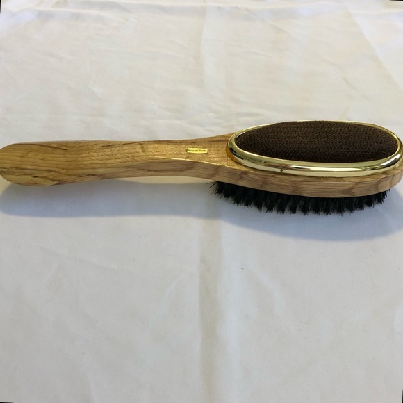 Wooden Lint Brush, Clothes Brush & Shoe Horn with Nail Grooming Kit Gift Set - Picture 6 of 11